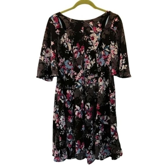 Torrid Black Floral Georgette Flutter Sleeve Mini Dress Size 10 - Picture 1 of 13